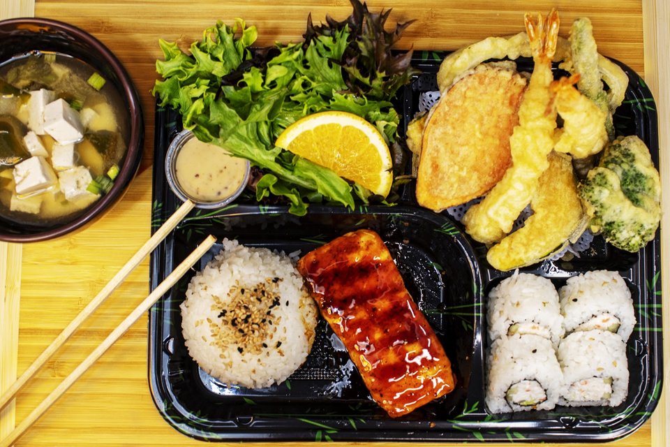 Sushi rolls on a restaurant plate